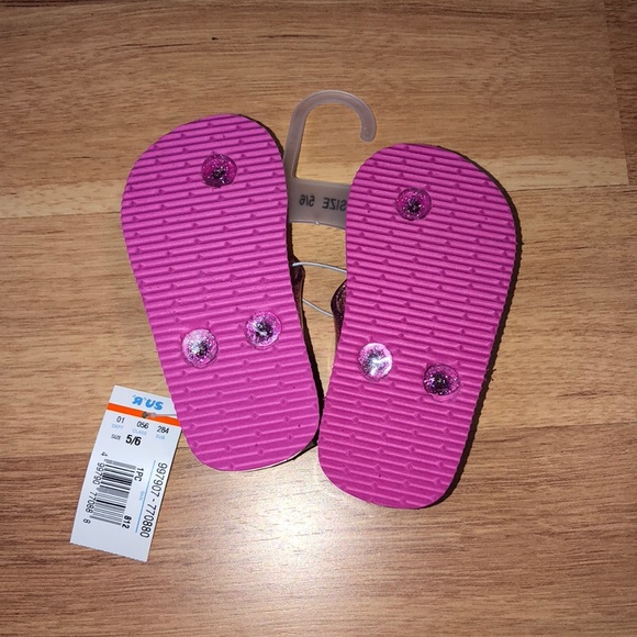 NWT babies r us flip flops - Picture 2 of 2